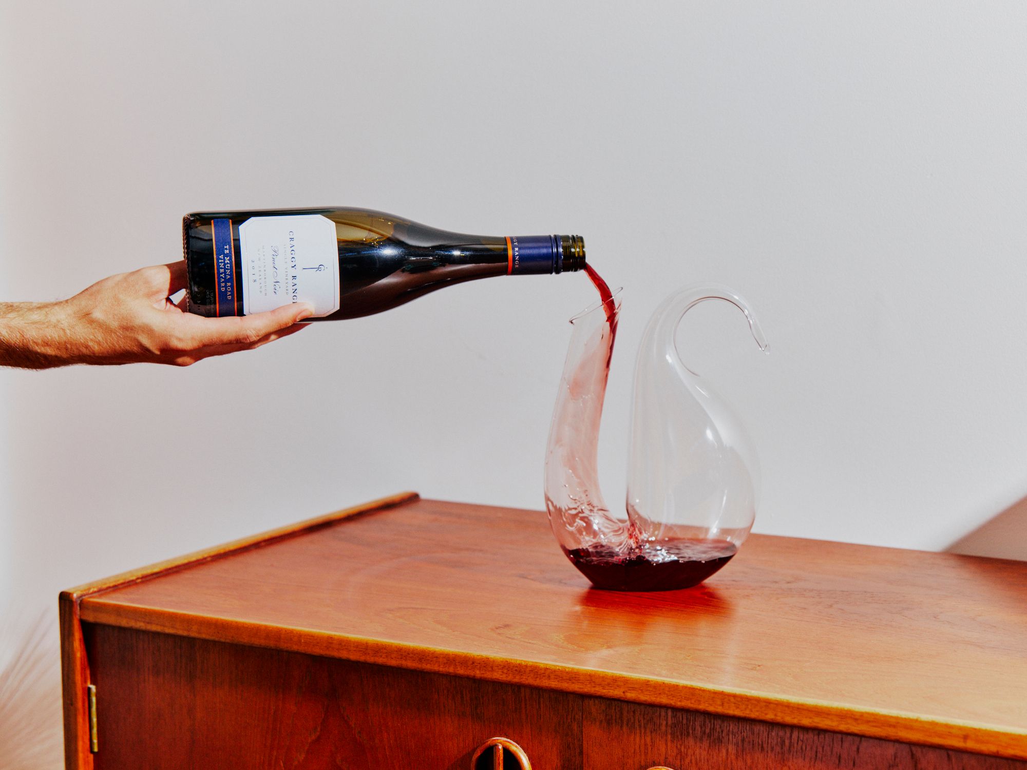 How To Decant Wine: A Guide By Wine Expert (Decanting Tips) - Dan's ...